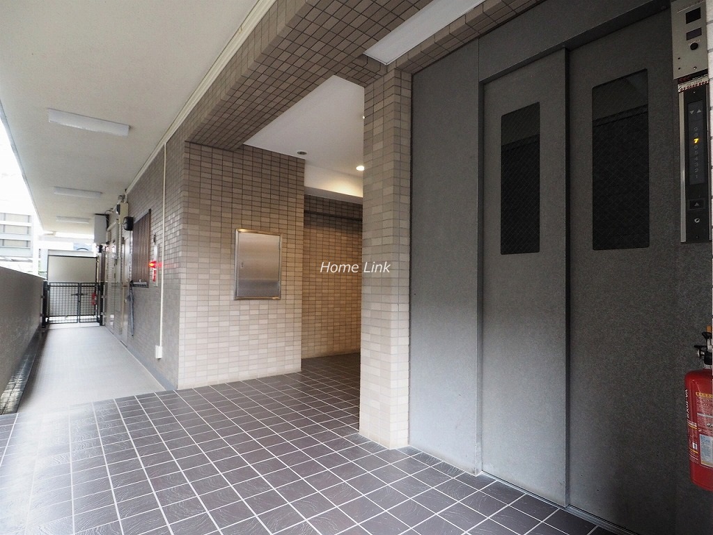 コスモ高島平　エレベーターホール