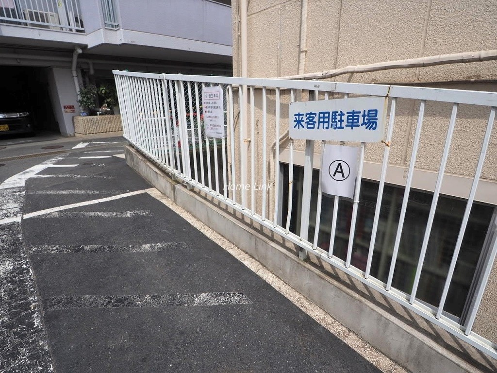 シャルマンコーポ朝霞　来客用駐車場