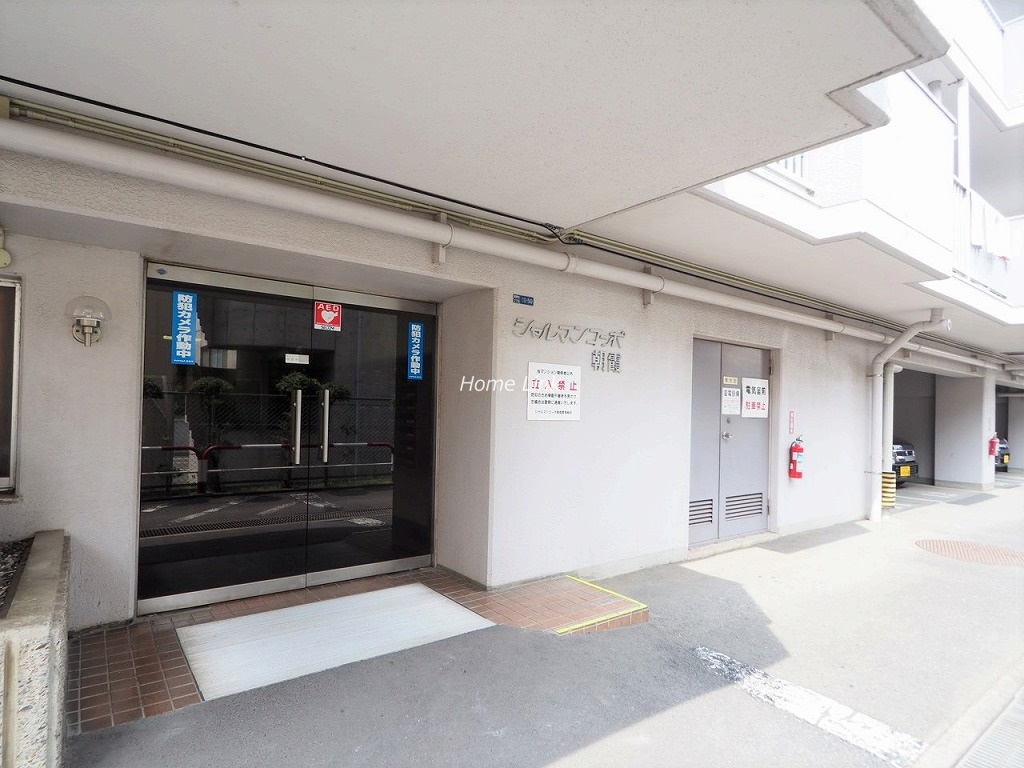 シャルマンコーポ朝霞　エントランス前