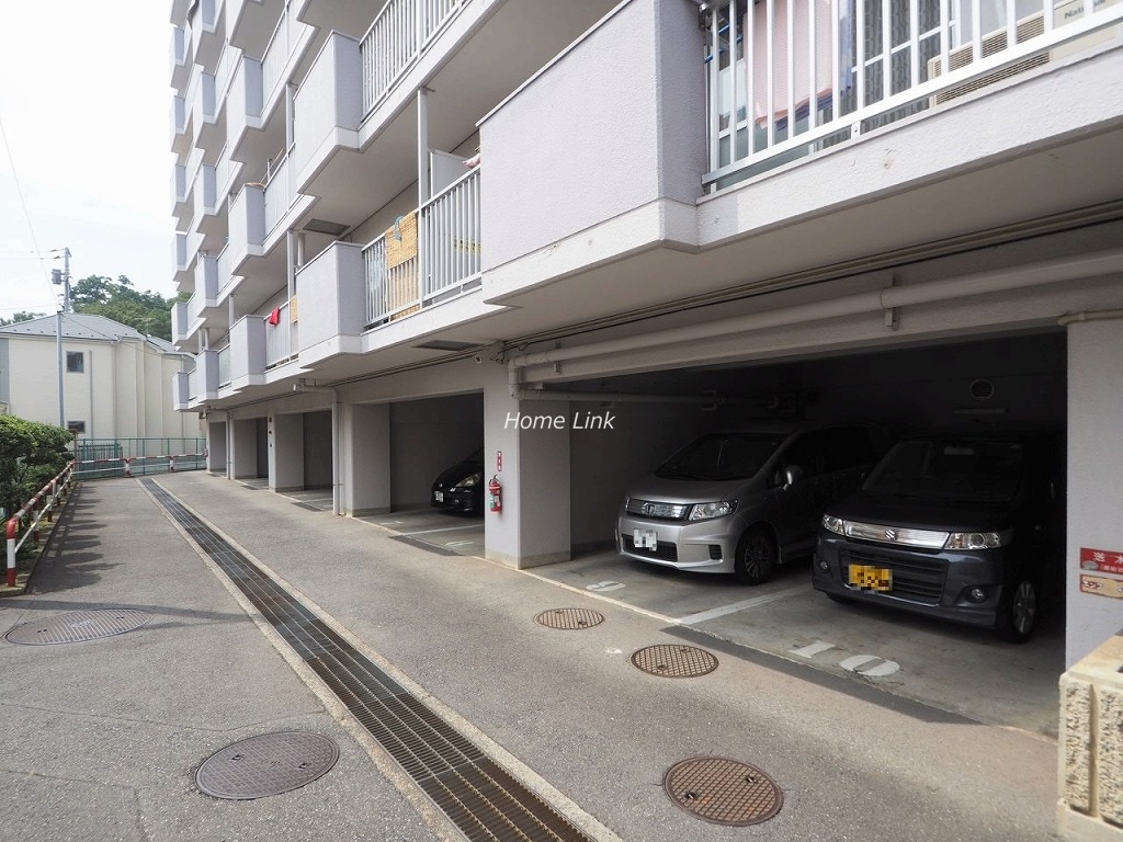 シャルマンコーポ朝霞　駐車場出入口