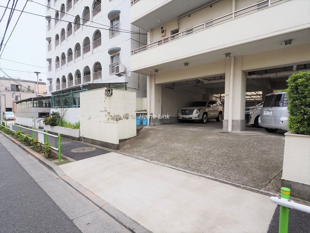 常盤台グリーンハイツ　駐車場出入口
