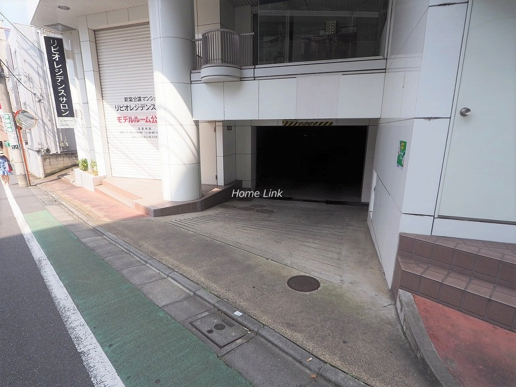 成増ガーデンハイツ　駐車場出入口