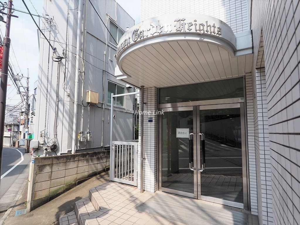 成増ガーデンハイツ　エントランス前