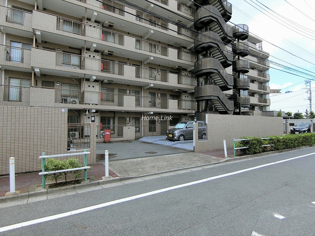 オーベル蓮根　駐車場出入口