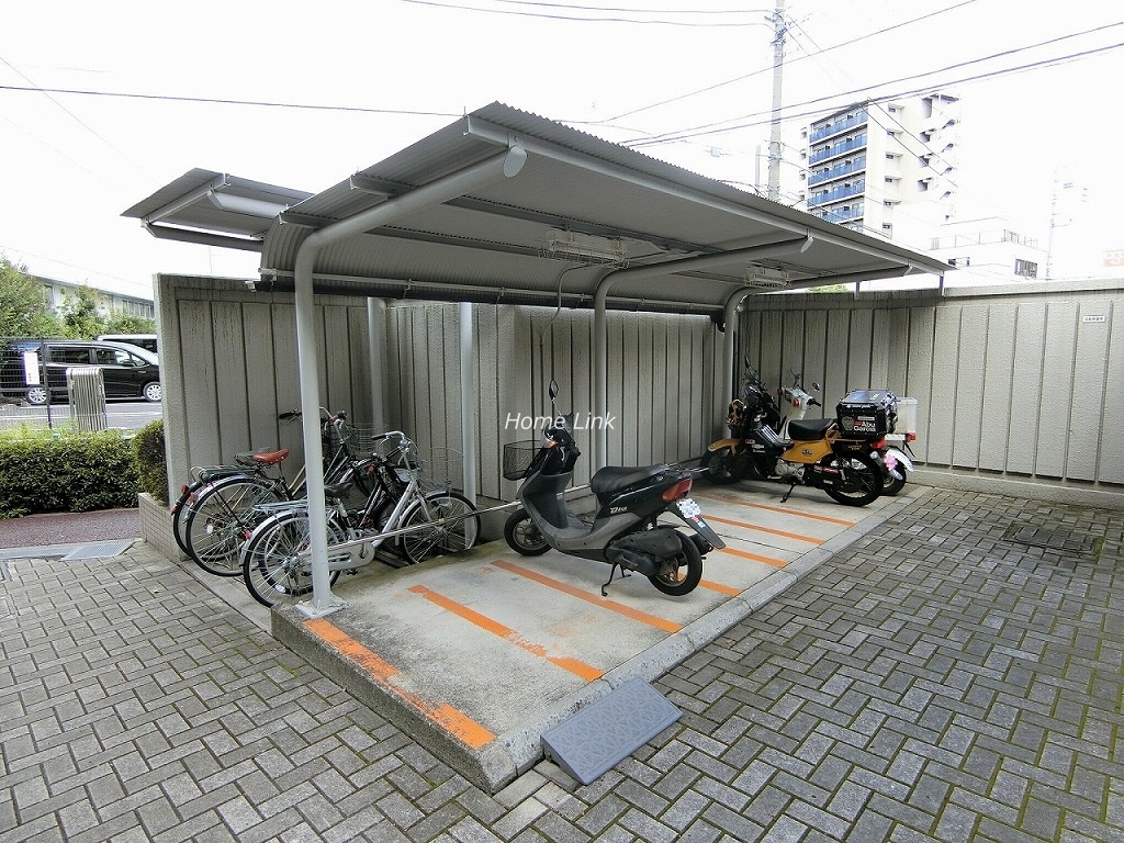 オーベル蓮根　バイク置場