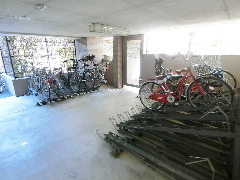 グローリオ板橋本町　駐輪場