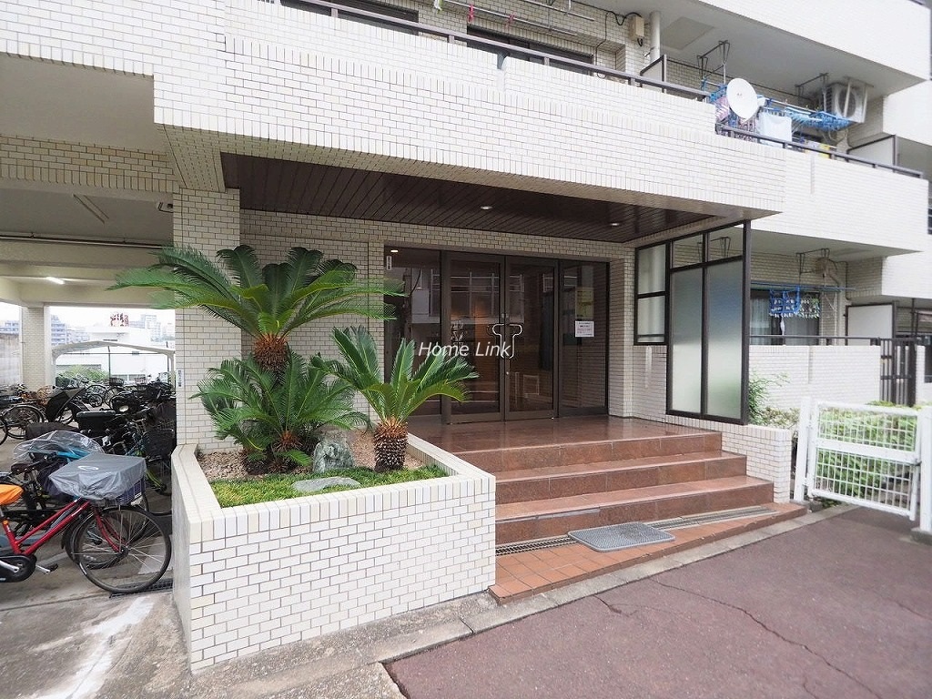 シャルム見次公園　エントランス前