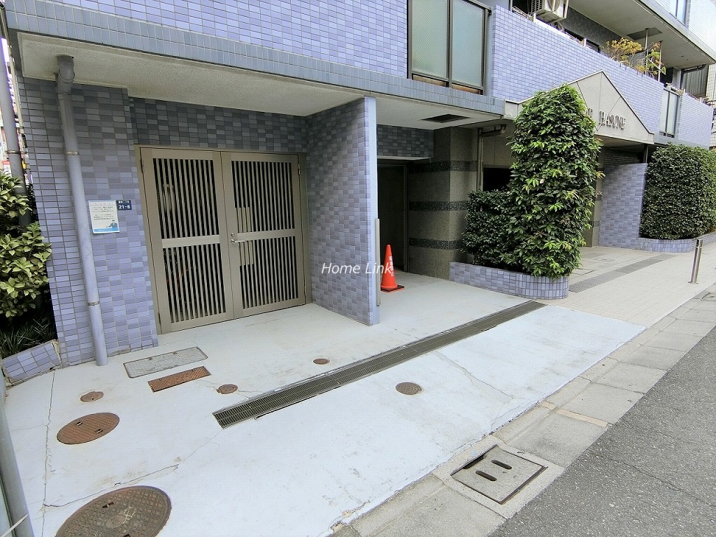 セザール蓮根 駐車場出入口