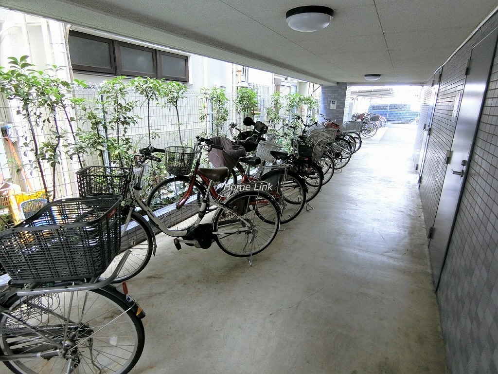 セザール蓮根 駐輪場