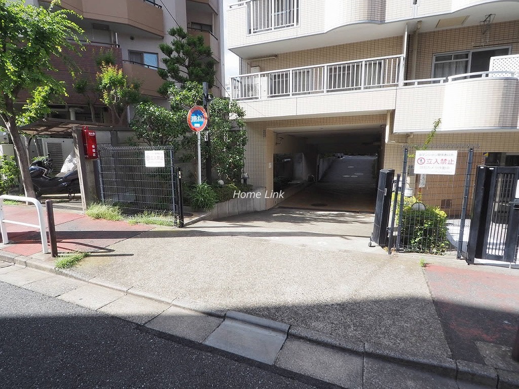 レジデンス大山　駐車場出入口