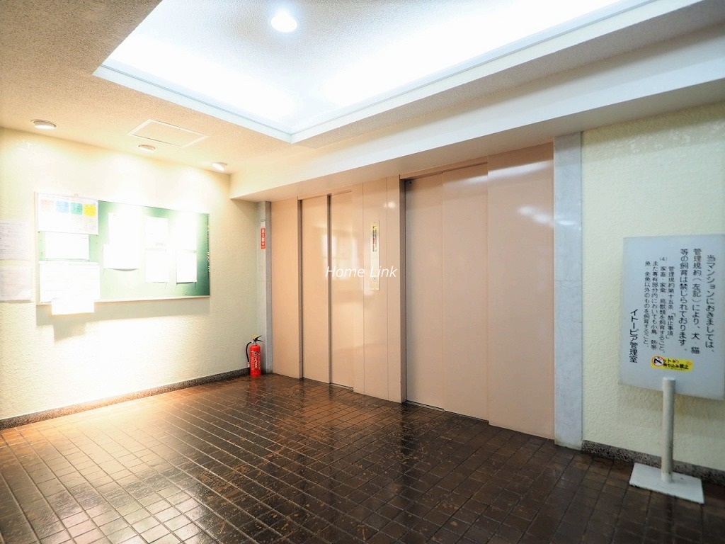 イトーピア春日部マンション エレベーターホール