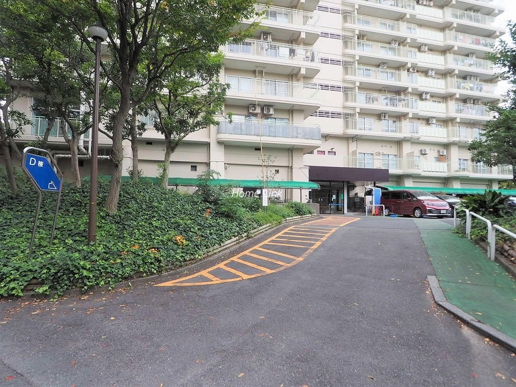 サンシティD棟 エントランス前