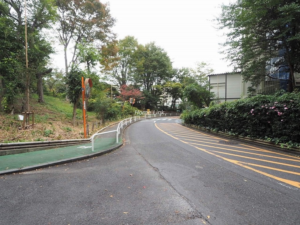 サンシティD棟 前面道路