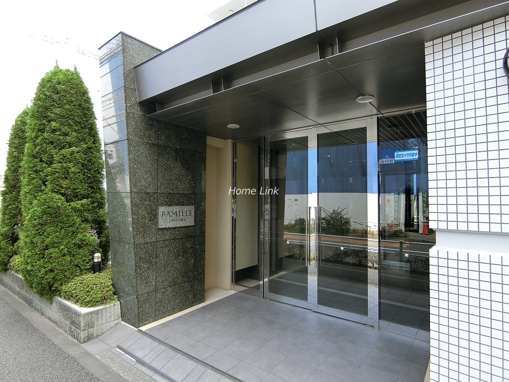 ファミール西台 エントランス前