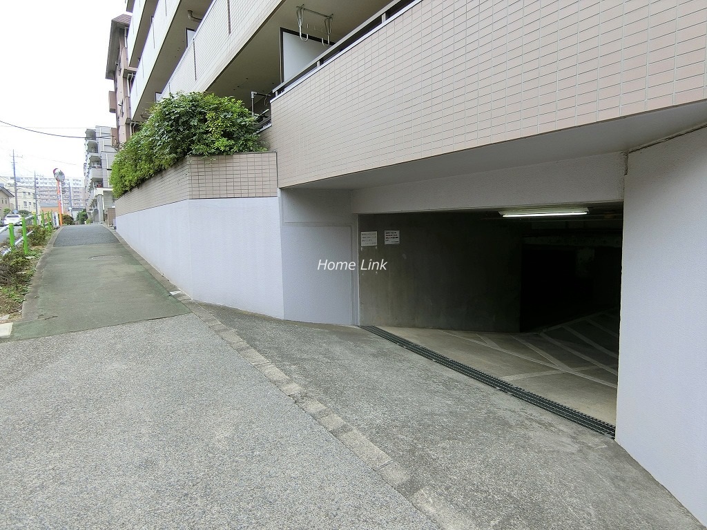 マイ・キャッスル宝 駐車場出入口