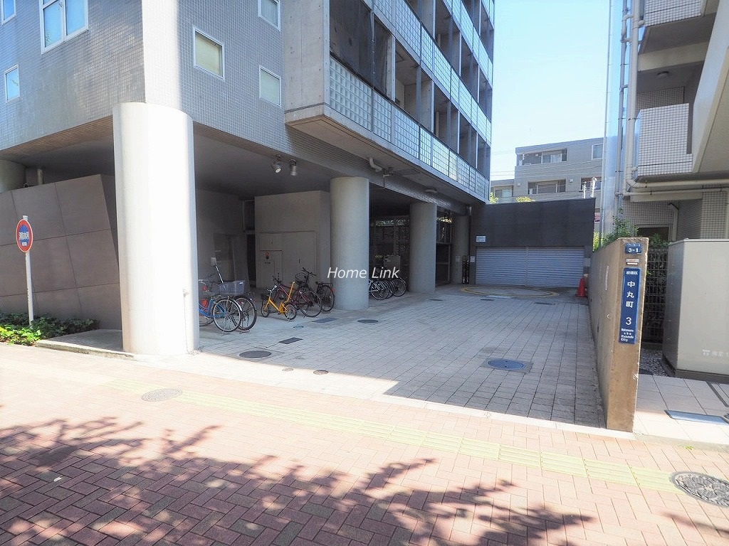 池袋シティハウス 駐車場出入口