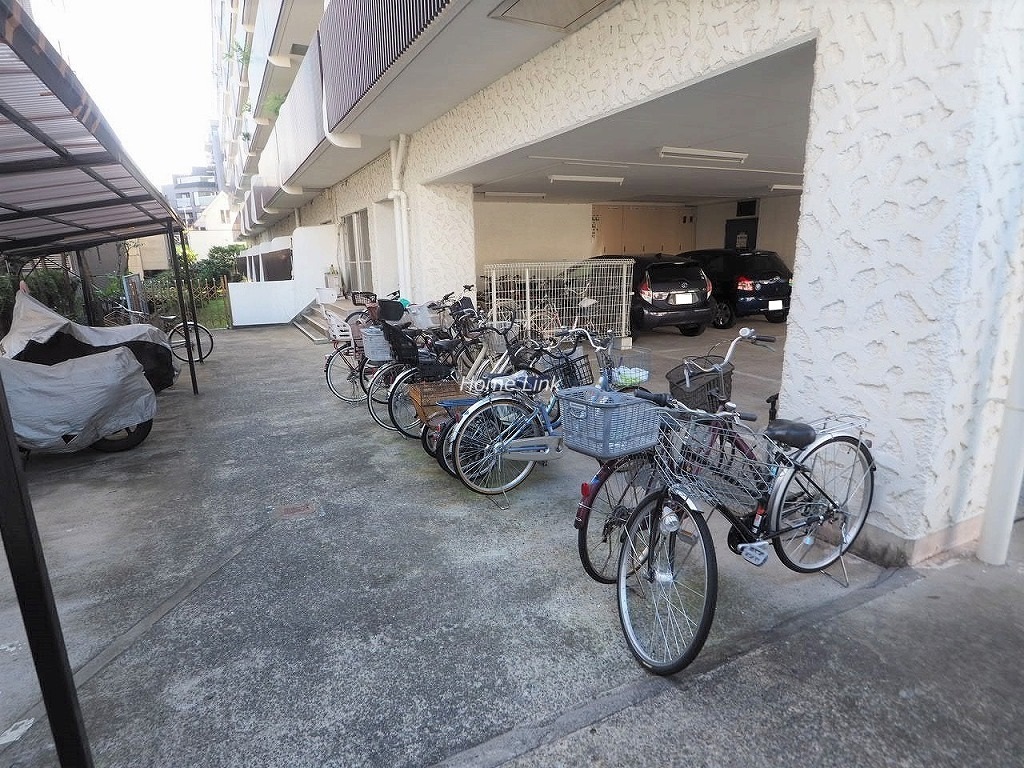 秀和大山レジデンス 駐輪場