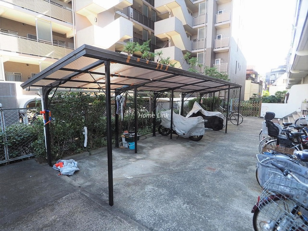 秀和大山レジデンス バイク置場