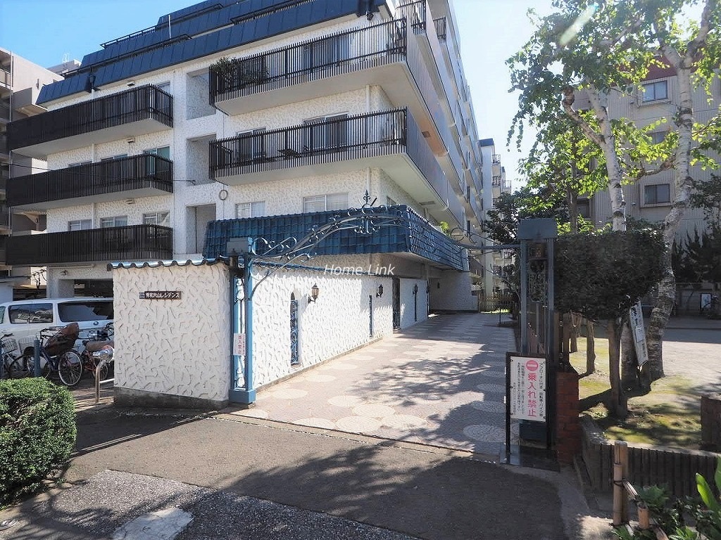 秀和大山レジデンス エントランス前