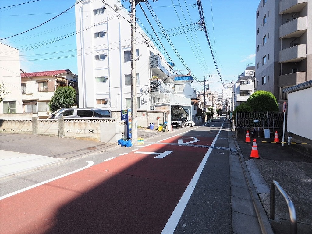 秀和大山レジデンス 前面道路
