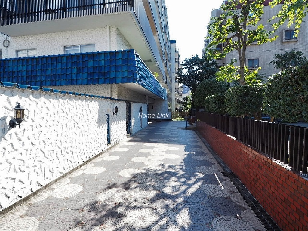 秀和大山レジデンス アプローチ