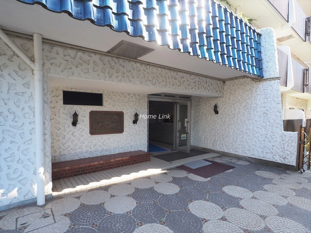 秀和大山レジデンス エントランス