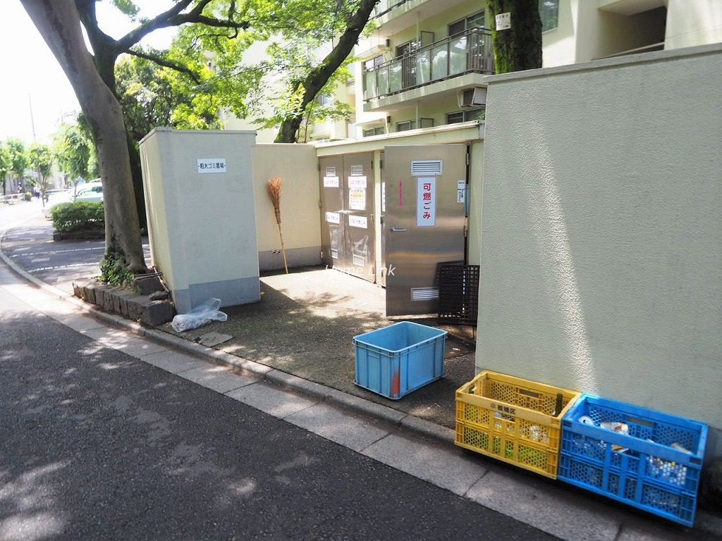 サンシティ東の丘 M棟　ゴミ置き場