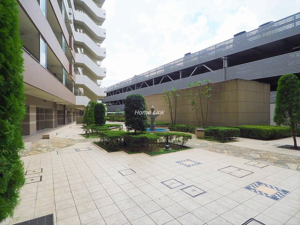 ザ・クレストリヴァシス　中庭