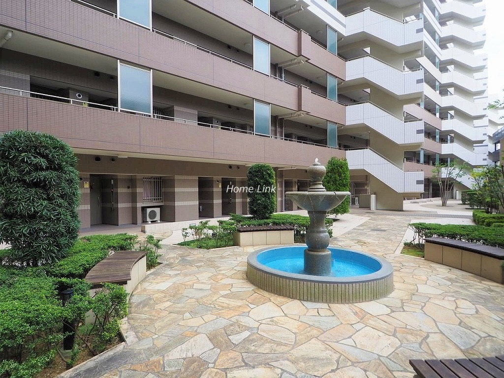 ザ・クレストリヴァシス　中庭