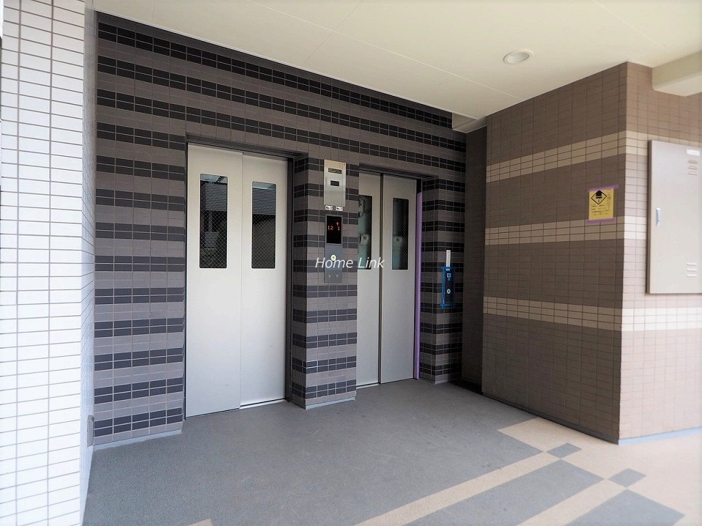 ザ・クレストリヴァシス　エレベーターホール