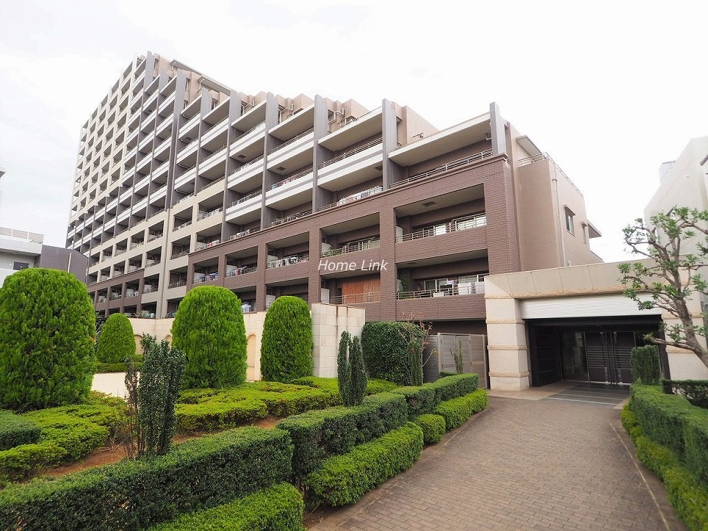 ザ・クレストリヴァシス　エントランス前