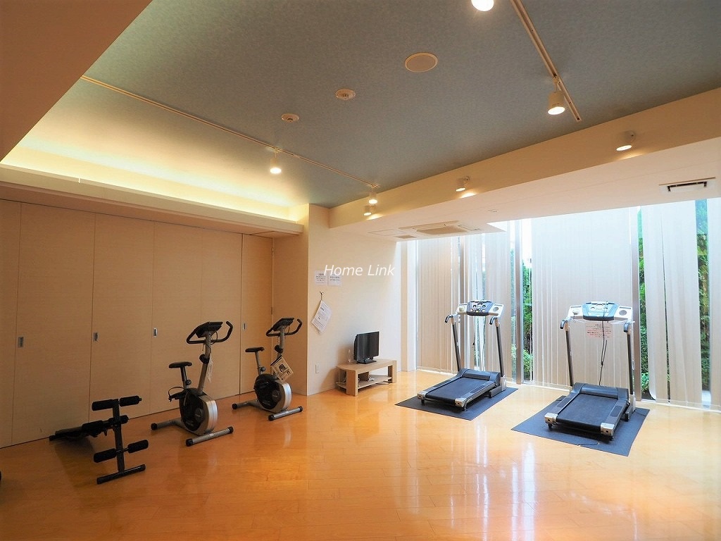 ザ・クレストリヴァシス　フィットネススタジオ