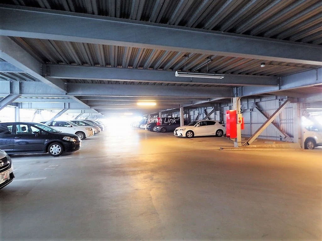 ザ・クレストリヴァシス　駐車場