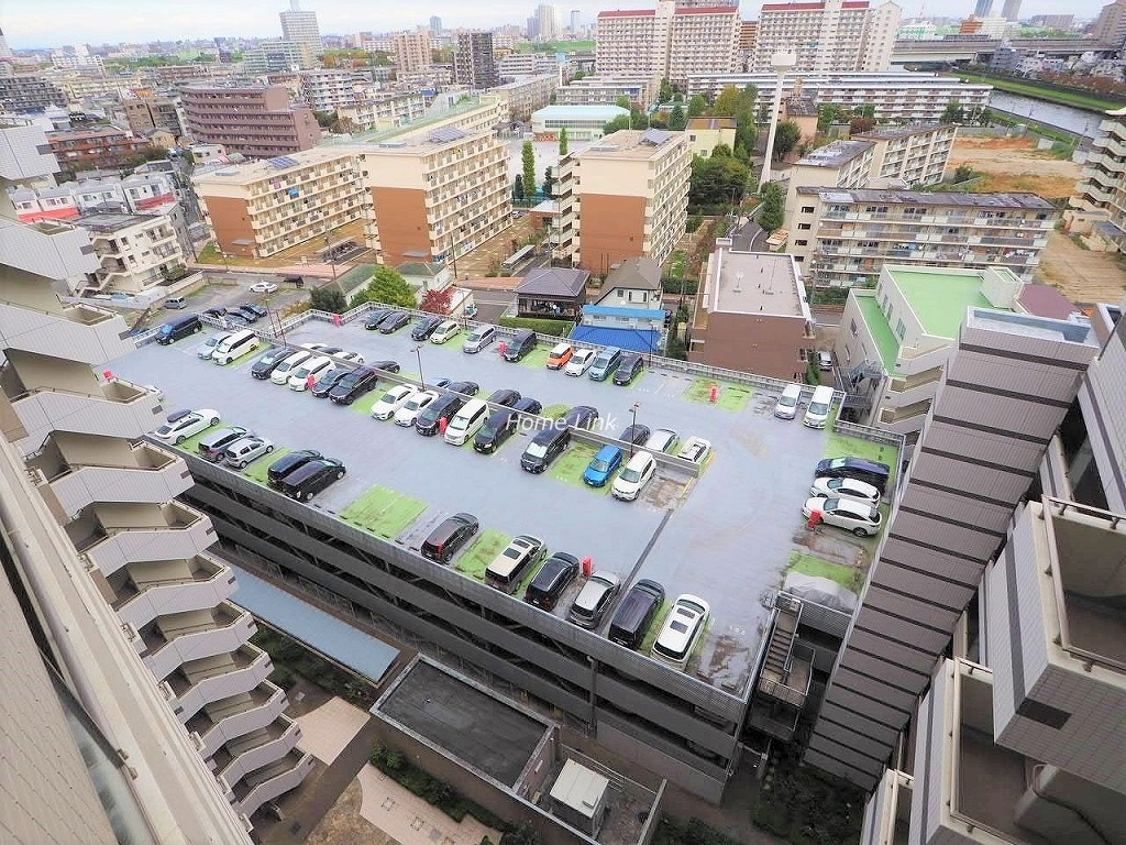 ザ・クレストリヴァシス　駐車場