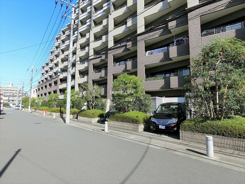 ザ・クレストリヴァシス　駐車場