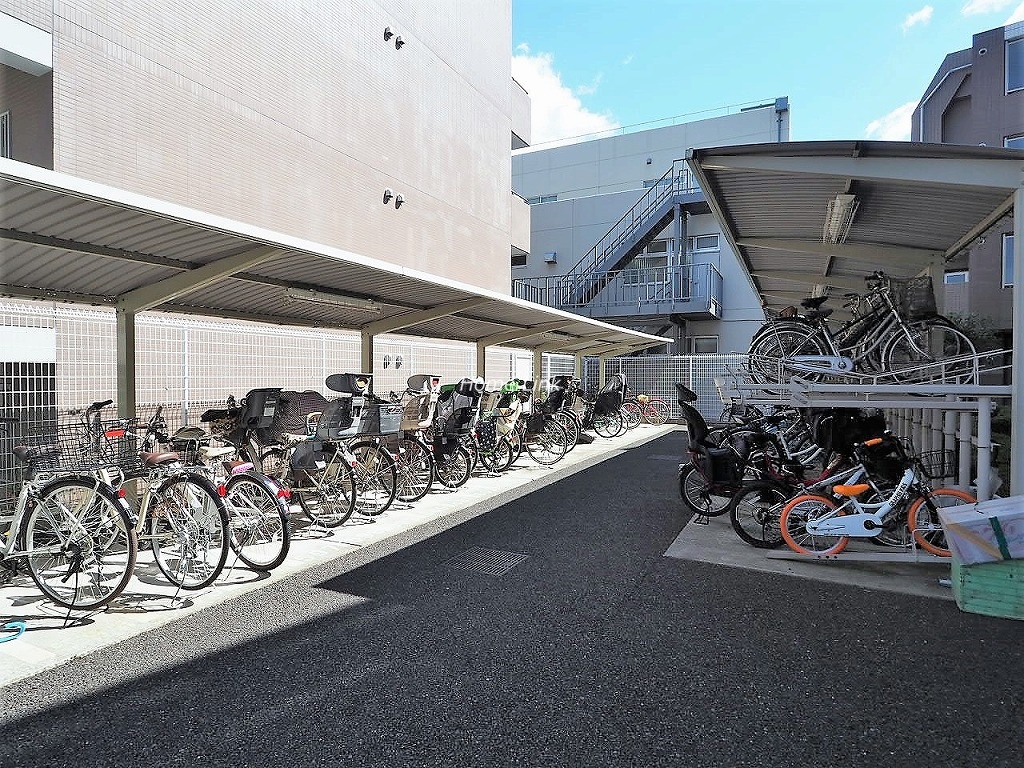 ザ・クレストリヴァシス　駐輪場