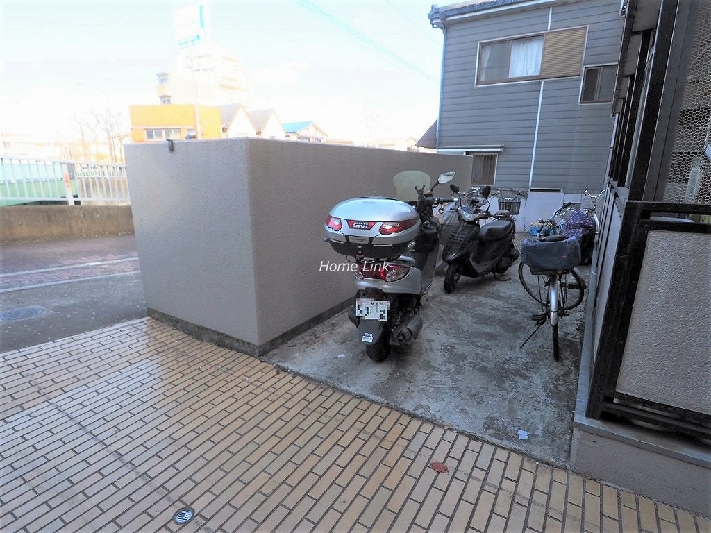 セ・ビアン・メゾン小茂根 バイク置き場