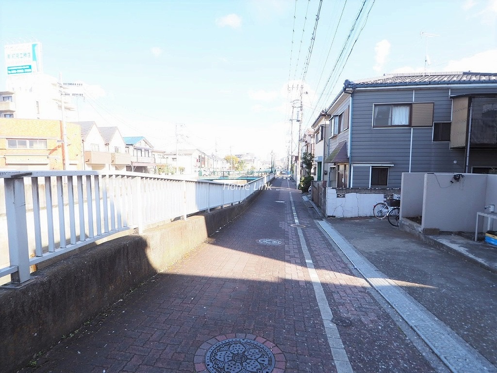 セ・ビアン・メゾン小茂根 前面道路