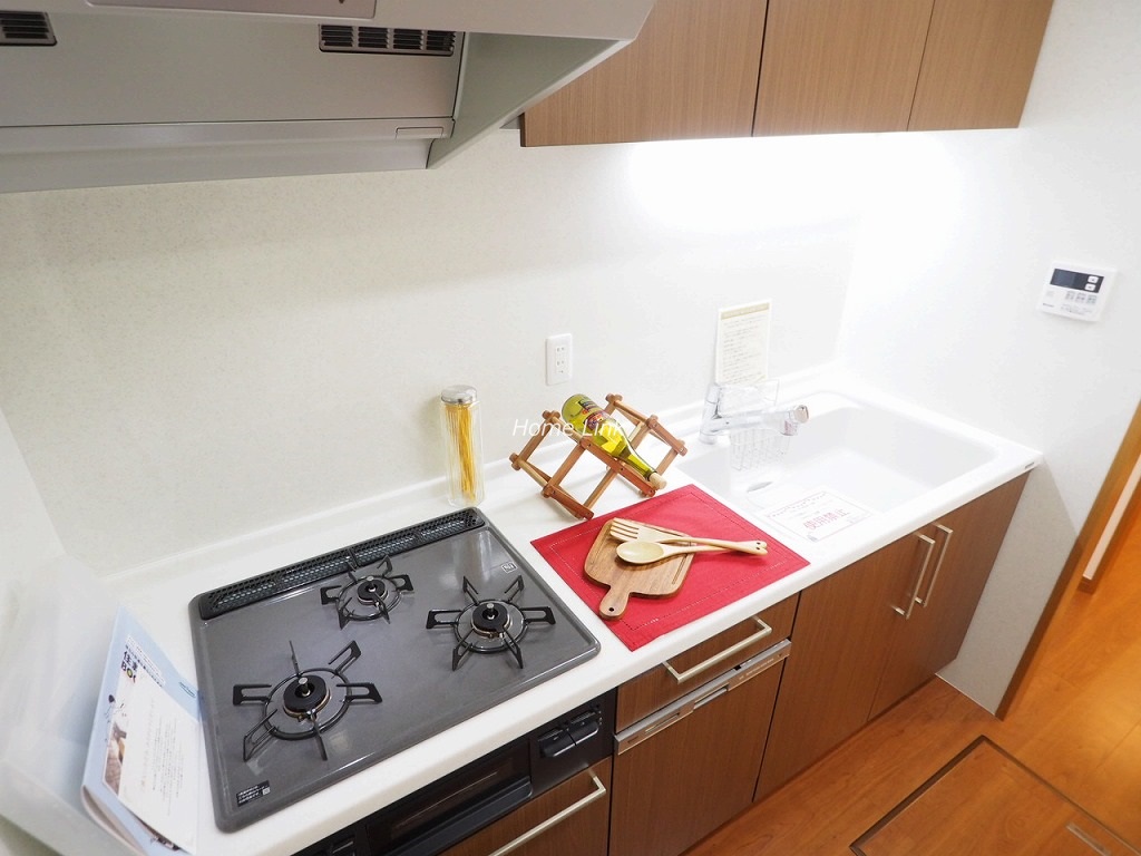 チサンマンション成増1階 システムキッチンは 食器洗浄機付き