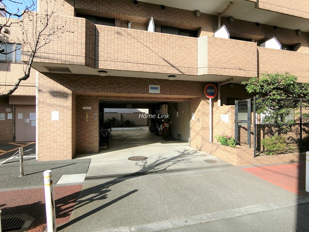 朝日シティパリオ板橋本町　駐車場出入口