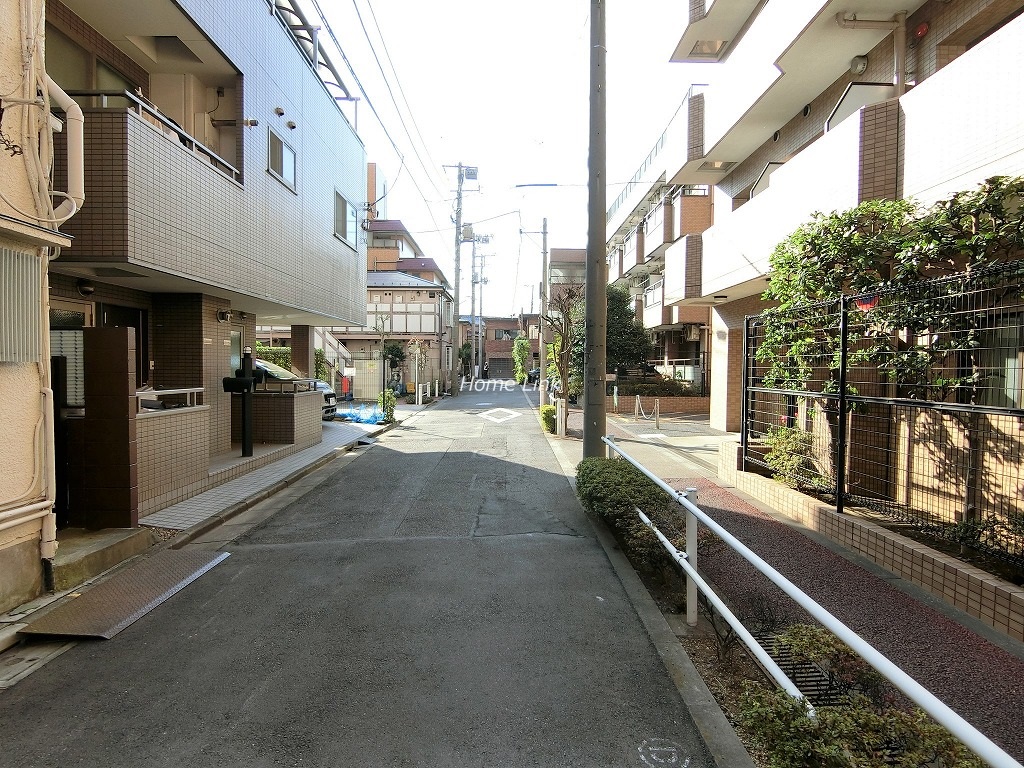 朝日シティパリオ板橋本町　前面道路歩道