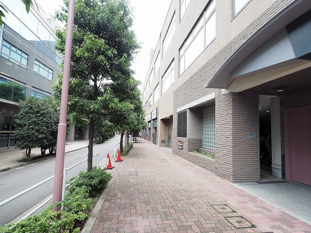 アイ･タワー　前面道路歩道