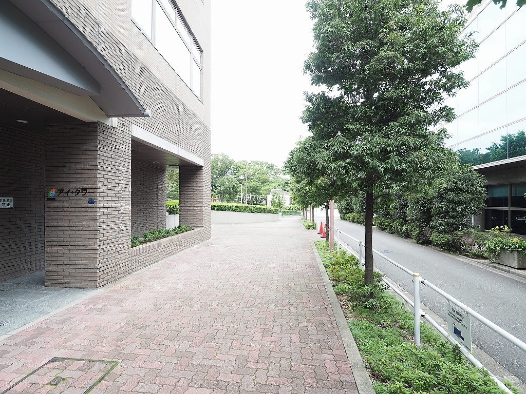 アイ･タワー　前面道路歩道