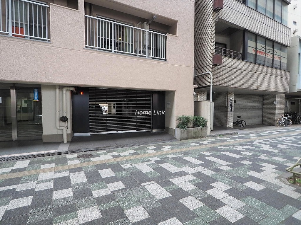 キャニオンマンション板橋　駐車場出入口