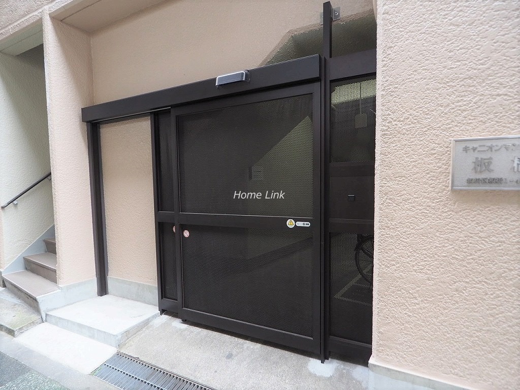 キャニオンマンション板橋　駐輪場出入口