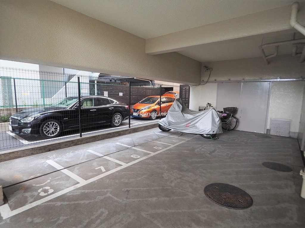 キャニオンマンション板橋　バイク置き場