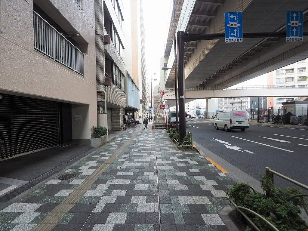 キャニオンマンション板橋　前面道路歩道