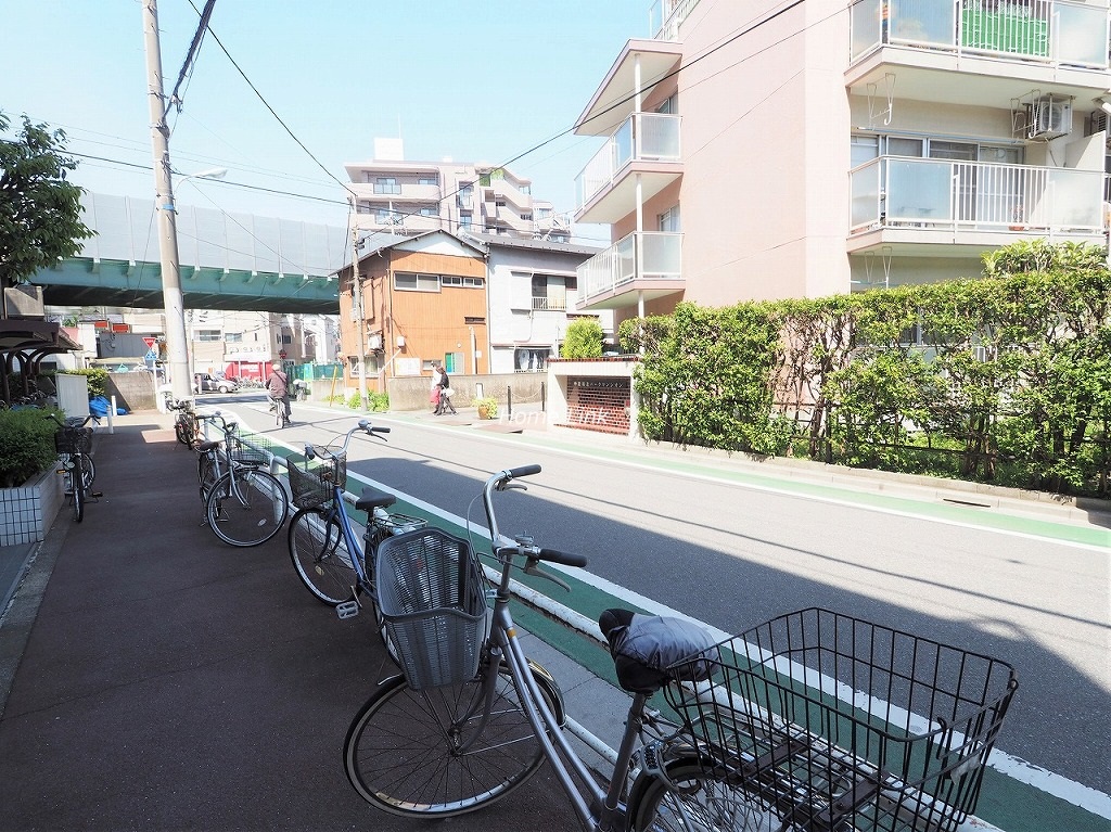 キャニオンマンション蓮根城北公園　前面道路歩道