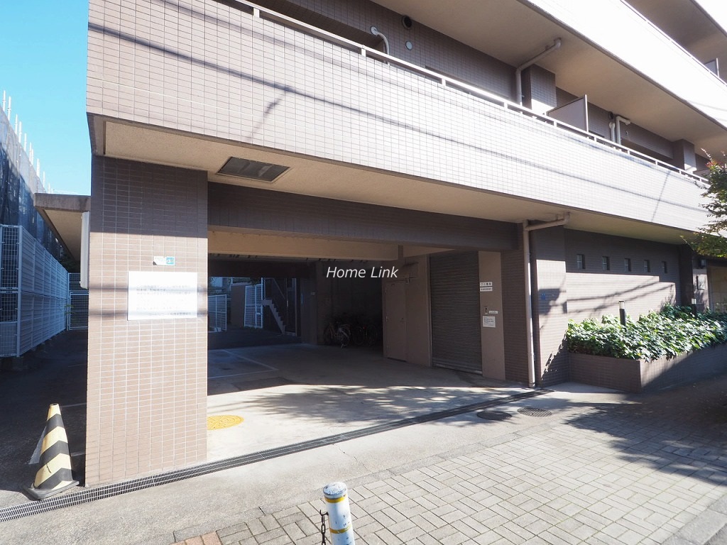 マートルコート板橋泉 駐車場出入口