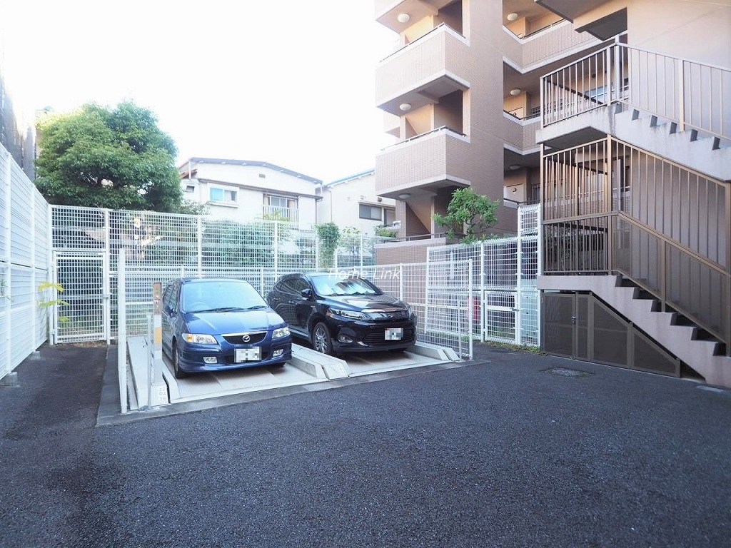 マートルコート板橋泉 駐車場